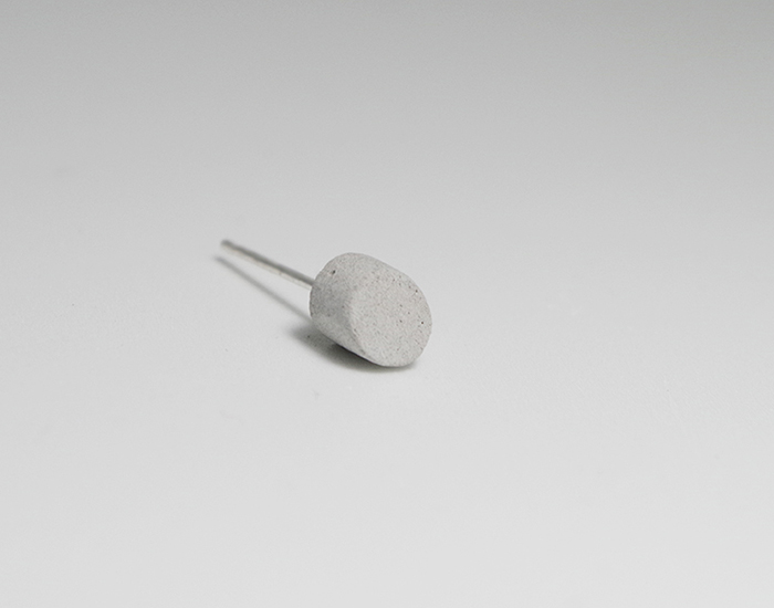 F款水泥耳钉