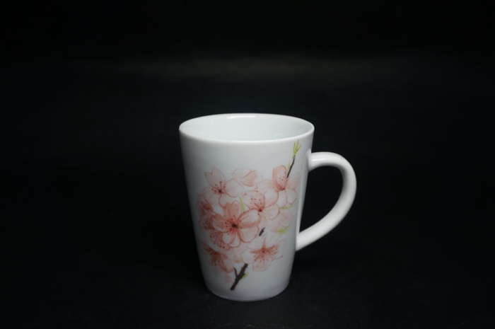 廿釉白瓷桃花杯