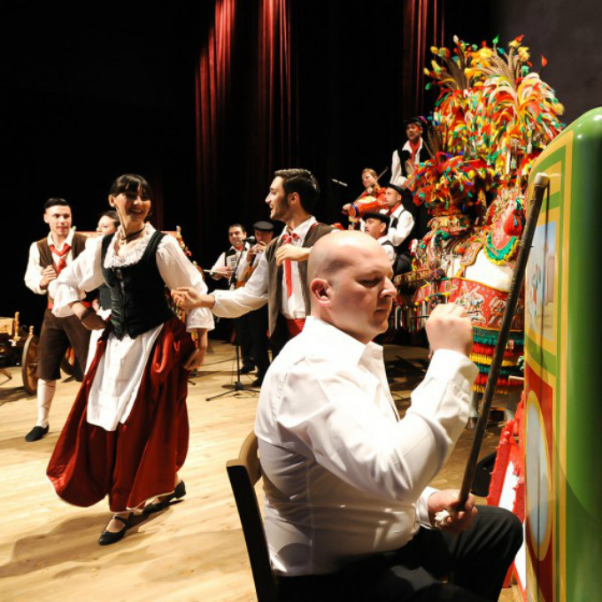 dolce-gabbana-and-smeg-limited-edition-fridge-launch-party-in-milan-02-560x560.jpg