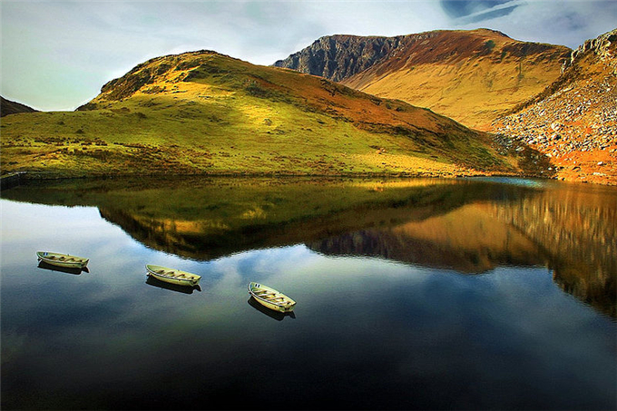 800px-Llyn_y_Dywarchen.jpg