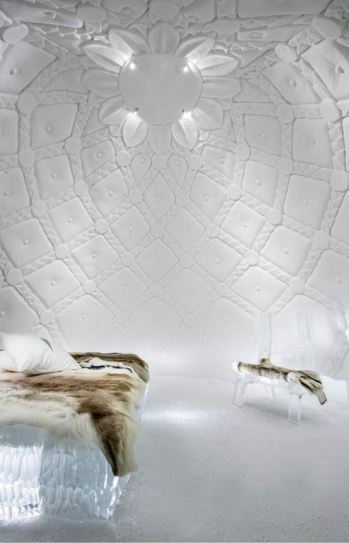 ice-hotel-art-suites-ice-carving-sculpture-191217-1221-12.jpg