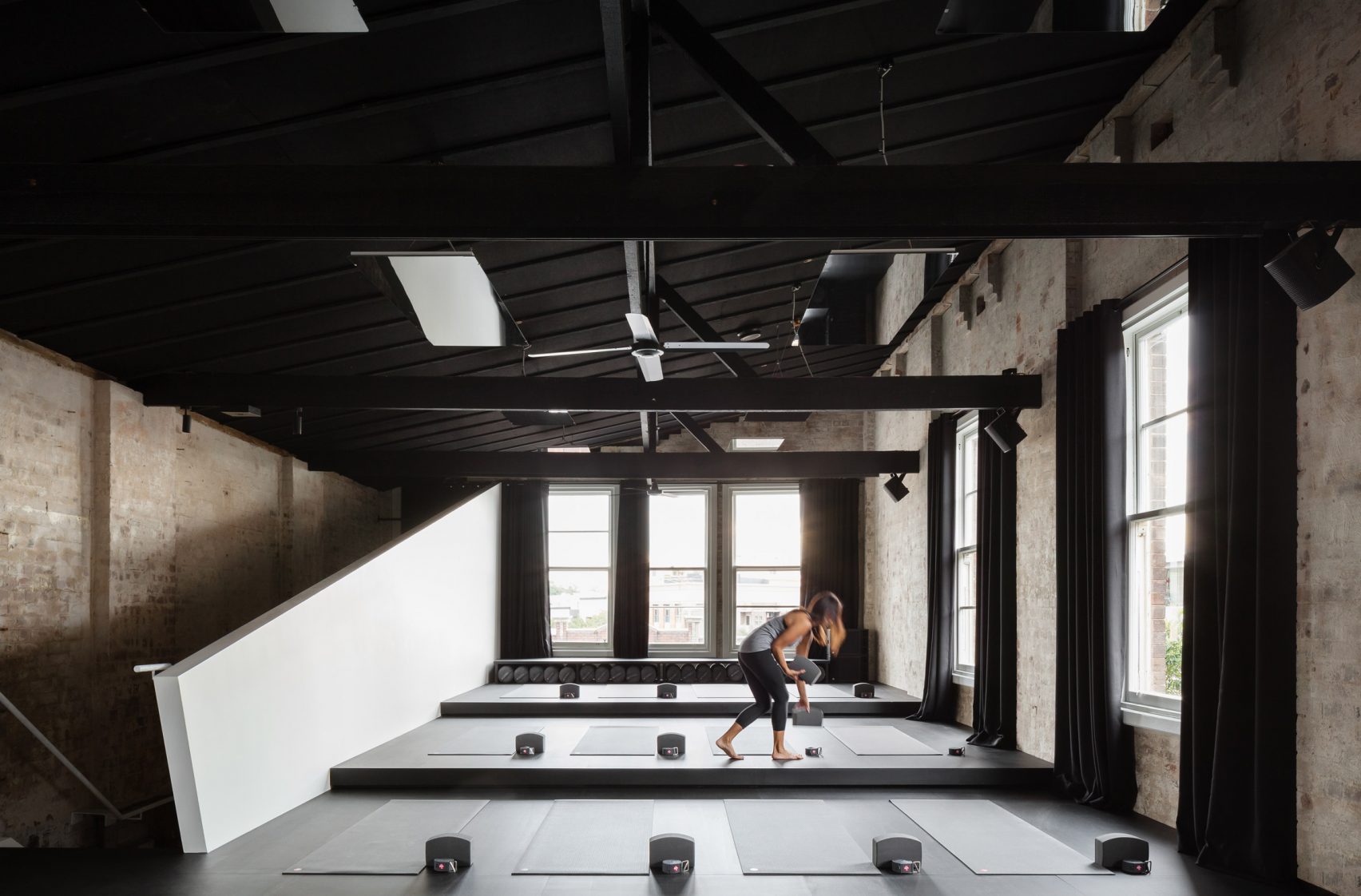 humming-puppy-yoga-studio-karen-abernethy-architects-interior-design_dezeen_2364_col_11-1704x1122.jpg