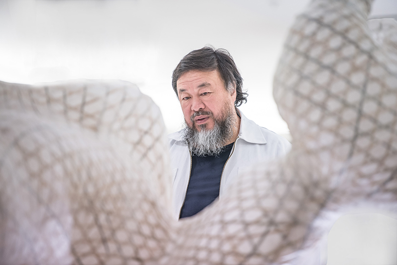 艾未未“儿戏”艺术装置重现《山海经》奇幻之境