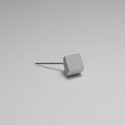 H款水泥耳钉