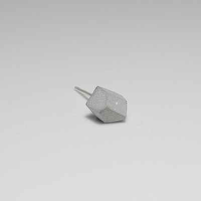 I款水泥耳钉