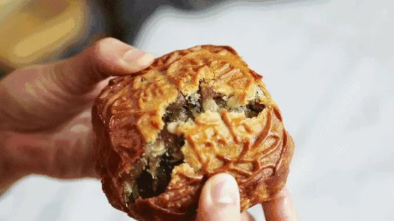 这个中秋，我要代表月亮消灭五仁月饼...